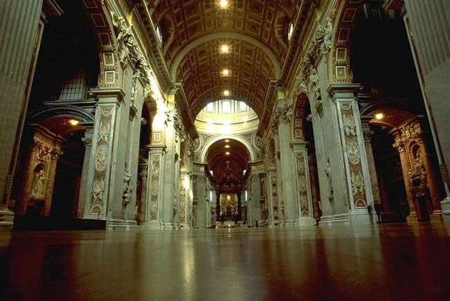 Bernini Gian Lorenzo - San Pietro piloni navata decorati da Bernini commissione Innocenzo X